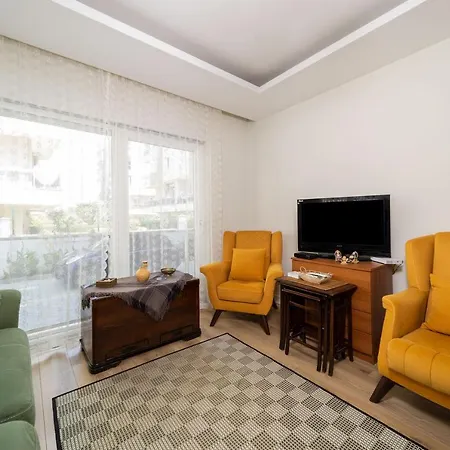 Daire Charming And Colorful Apartment With Pool View Shared Pool And Balcony In Konyaalti *