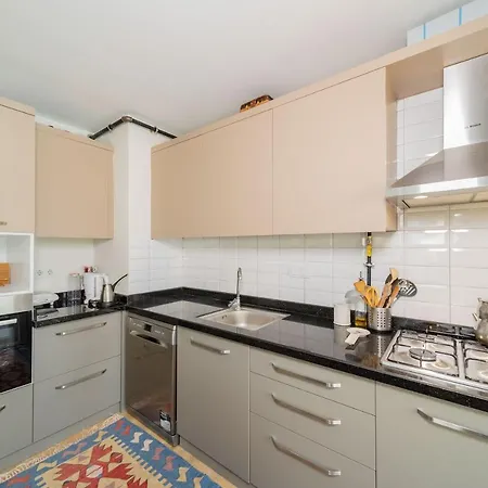 Charming And Colorful Apartment With Pool View Shared Pool And Balcony In Konyaalti Antalya