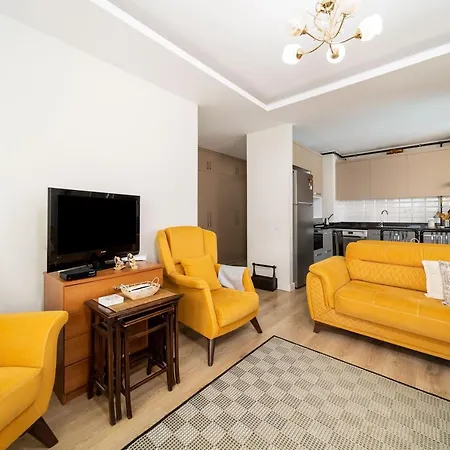 Charming And Colorful Apartment With Pool View Shared Pool And Balcony In Konyaalti Daire Antalya