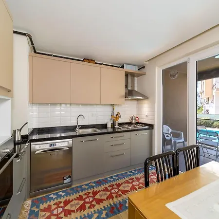Charming And Colorful Apartment With Pool View Shared Pool And Balcony In Konyaalti Antalya