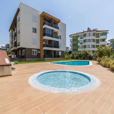 Apartman Charming And Colorful Apartment With Pool View Shared Pool And Balcony In Konyaalti Antalya