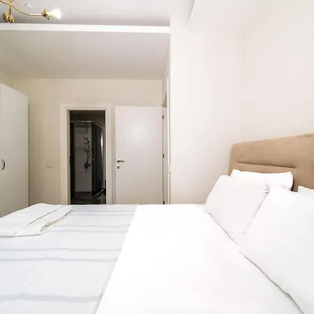 Charming And Colorful Apartment With Pool View Shared Pool And Balcony In Konyaalti *